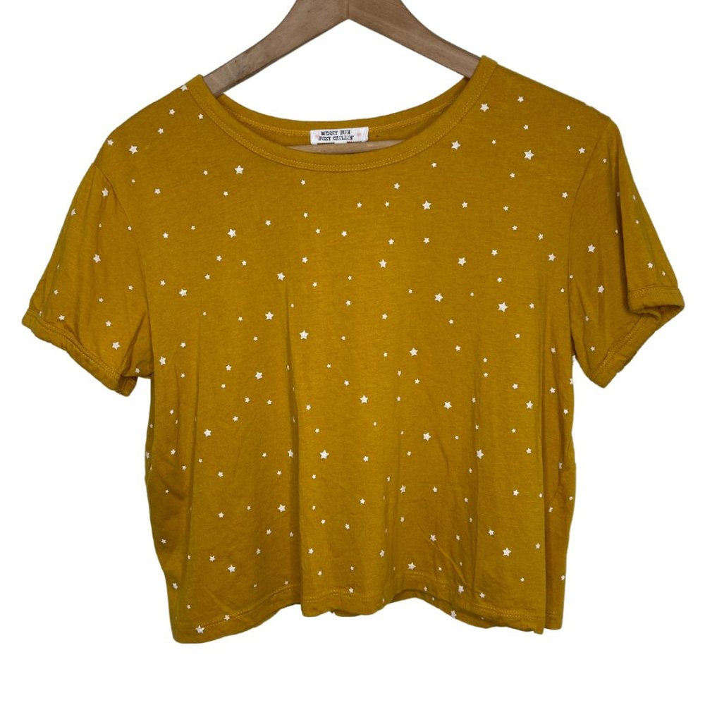 MESSY BUN JUST CHILLIN | Juniors Yellow Cropped T-Shirt with Stars | Size L